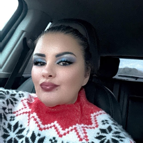 Meet your Posher, Andrea - Picture 1 of 1